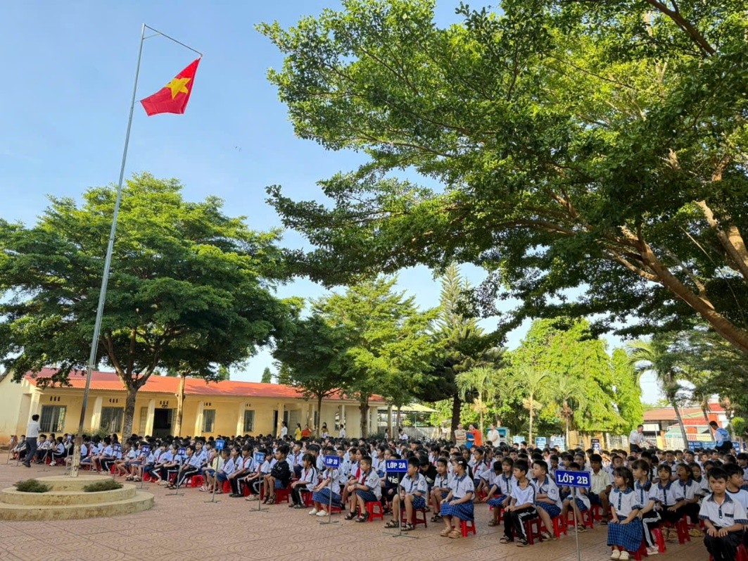 CÔNG AN XÃ EA NING ĐẨY MẠNH TUYÊN TRUYỀN, TRANG BỊ KỸ NĂNG PHÒNG CHỐNG TAI NẠN THƯƠNG TÍCH CHO HỌC SINH