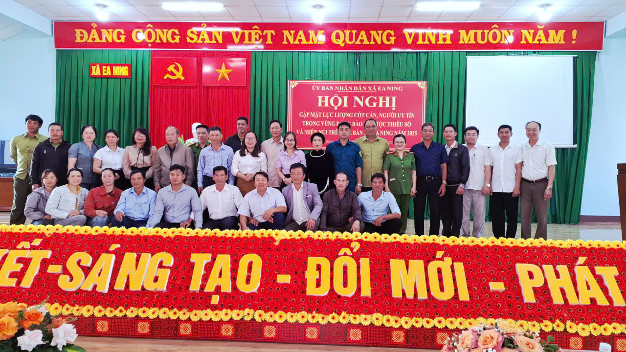 GẶP MẶT LỰC LƯỢNG CỐT CÁN, NGƯỜI CÓ UY TÍN TRONG ĐỒNG BÀO DÂN TỘC THIỂU SỐ NĂM 2025