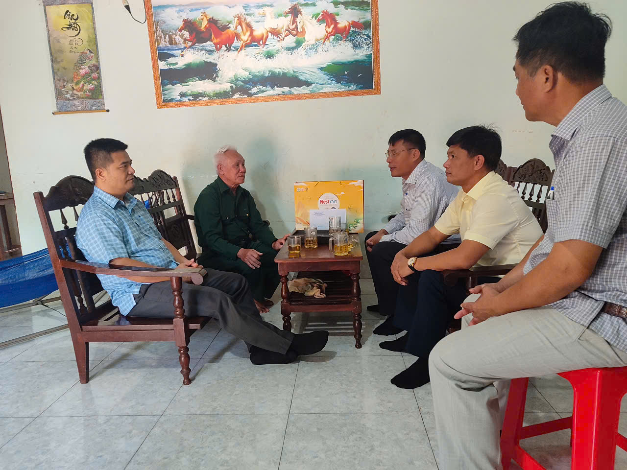 Thăm hỏi, tặng quà gia đình chính sách nhân ngày Thương binh – Liệt sỹ 27/7