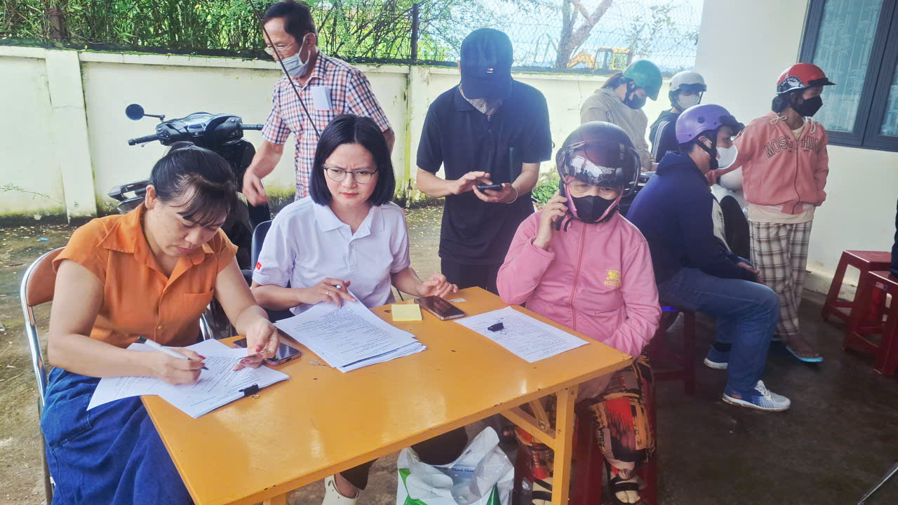 UBND XÃ EA NING TỔ CHỨC CHI TRẢ TRỢ CẤP XÃ HỘI THÁNG 7 VÀ THÁNG 8 NĂM 2025