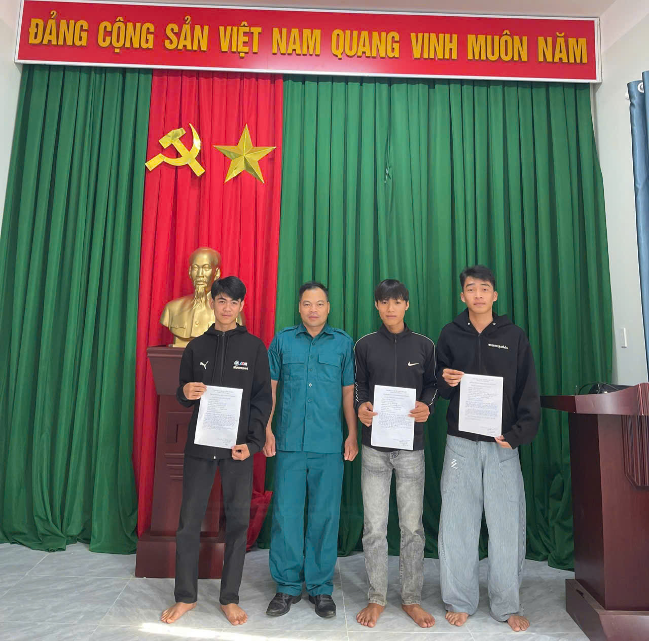 THANH NIÊN XÃ EA NING TÌNH NGUYỆN VIẾT ĐƠN NHẬP NGŨ NĂM 2026