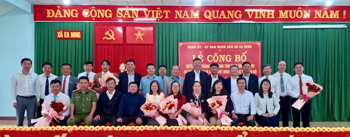 XÃ EA NING CÔNG BỐ QUYẾT ĐỊNH THÀNH LẬP TRUNG TÂM CUNG ỨNG DỊCH VỤ CÔNG VÀ CÁC QUYẾT ĐỊNH VỀ CÔNG TÁC CÁN BỘ