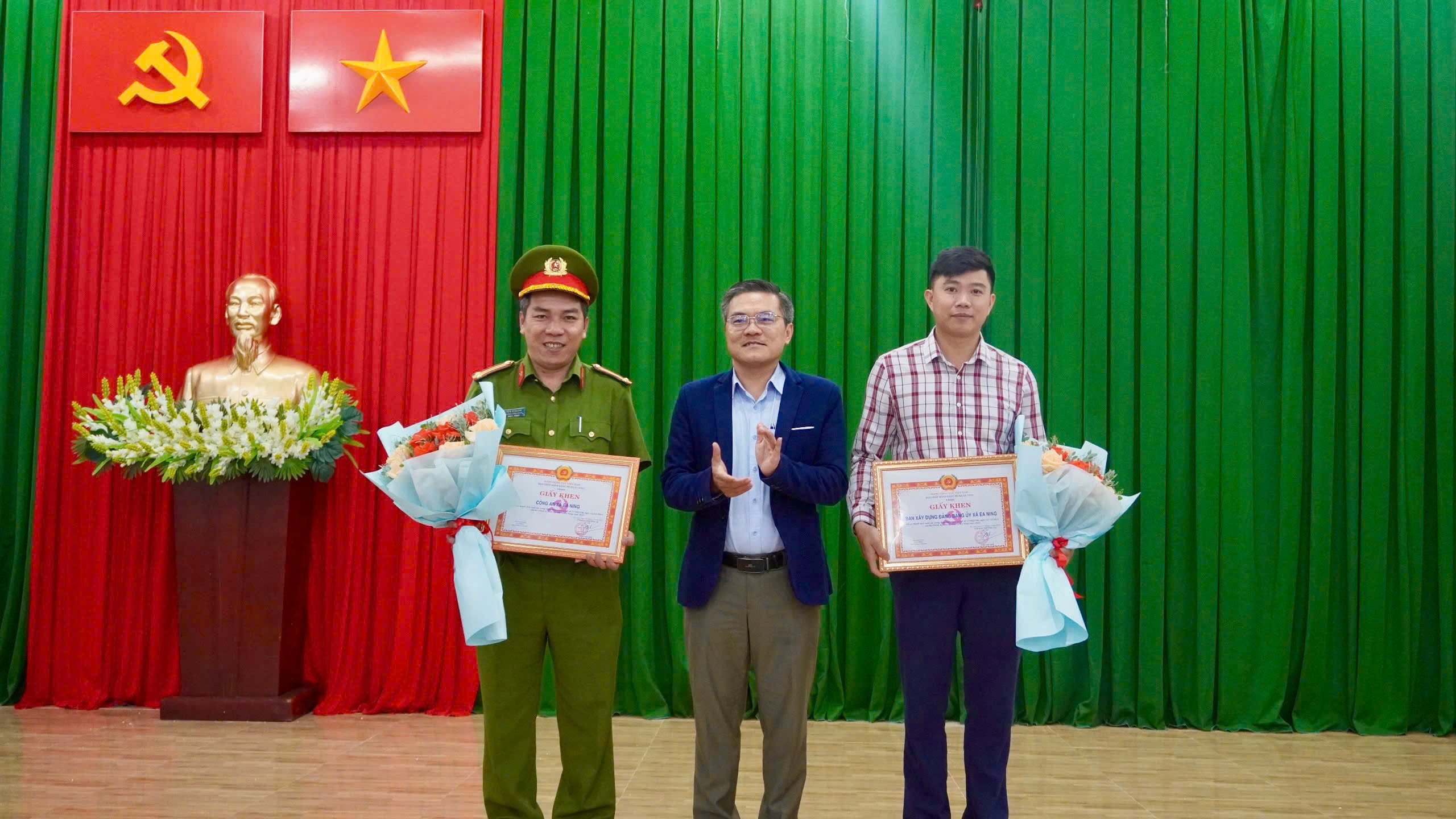 z7406735244678_6bd8a52c3034e9004759a136d1fed3ec