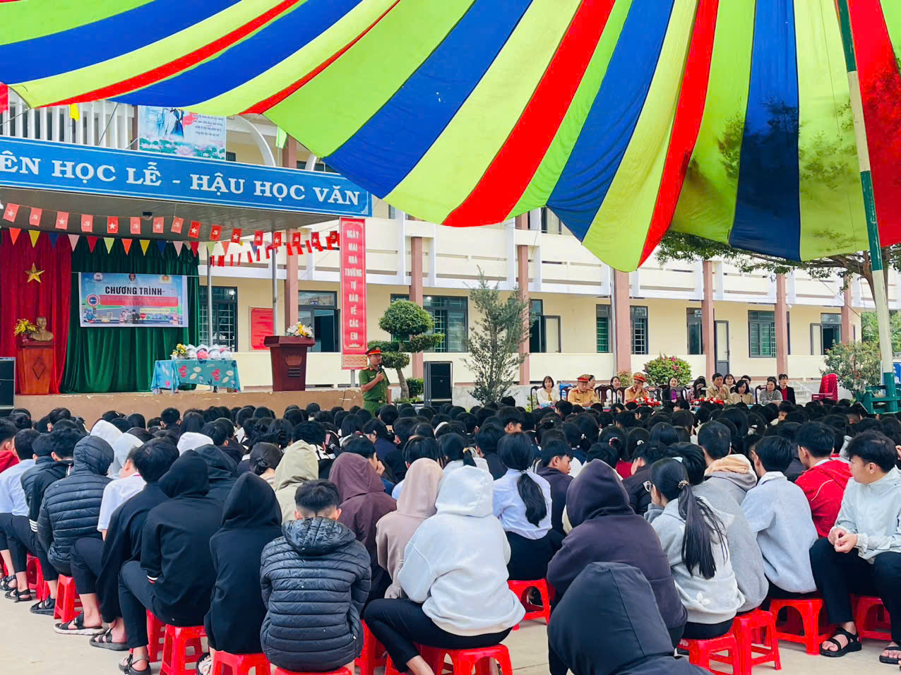 CÔNG AN XÃ EA NING TĂNG CƯỜNG TUYÊN TRUYỀN PHÁP LUẬT CHO HỌC SINH